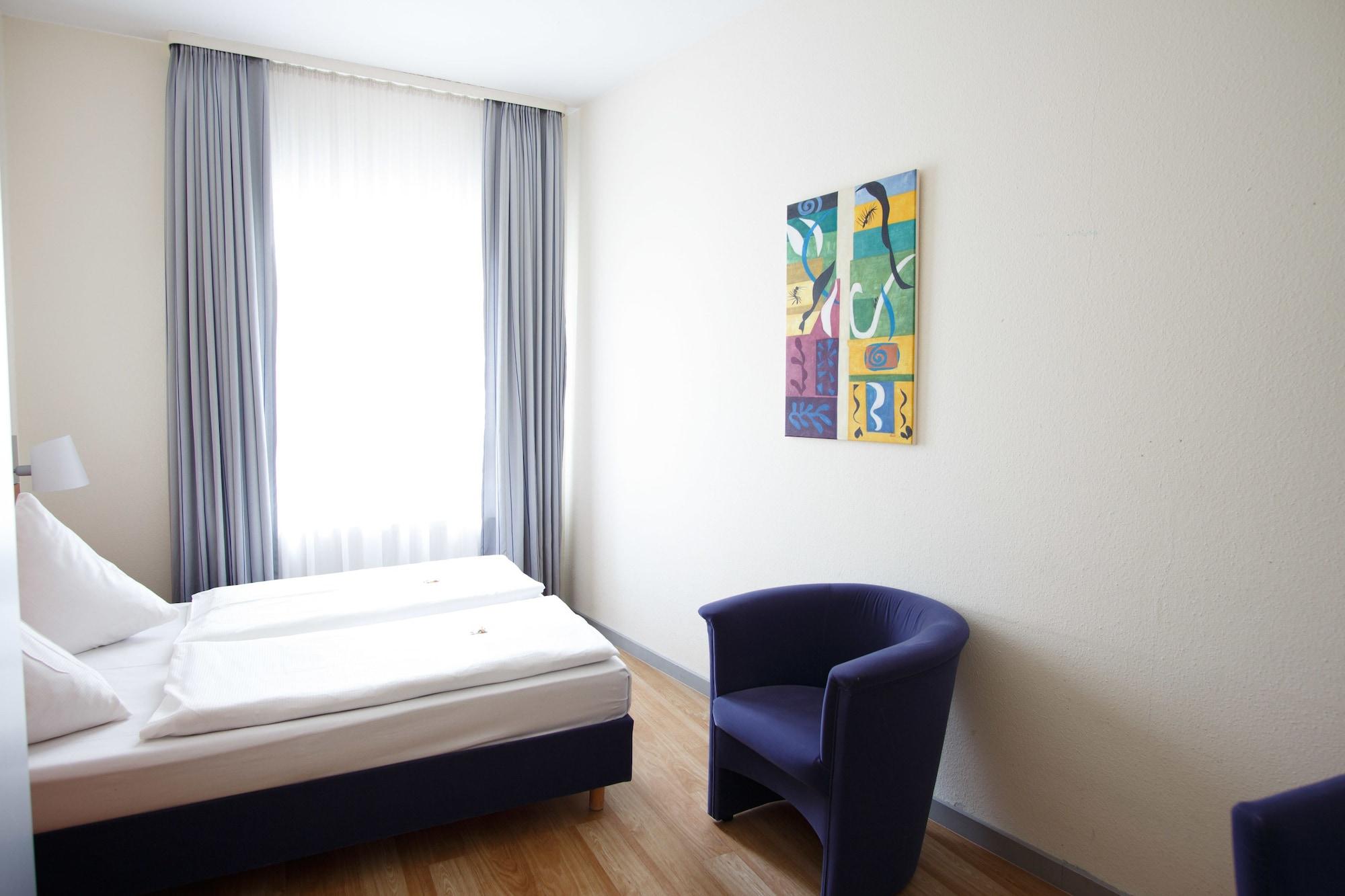 Senator Hotel Frankfurt am Main Bagian luar foto
