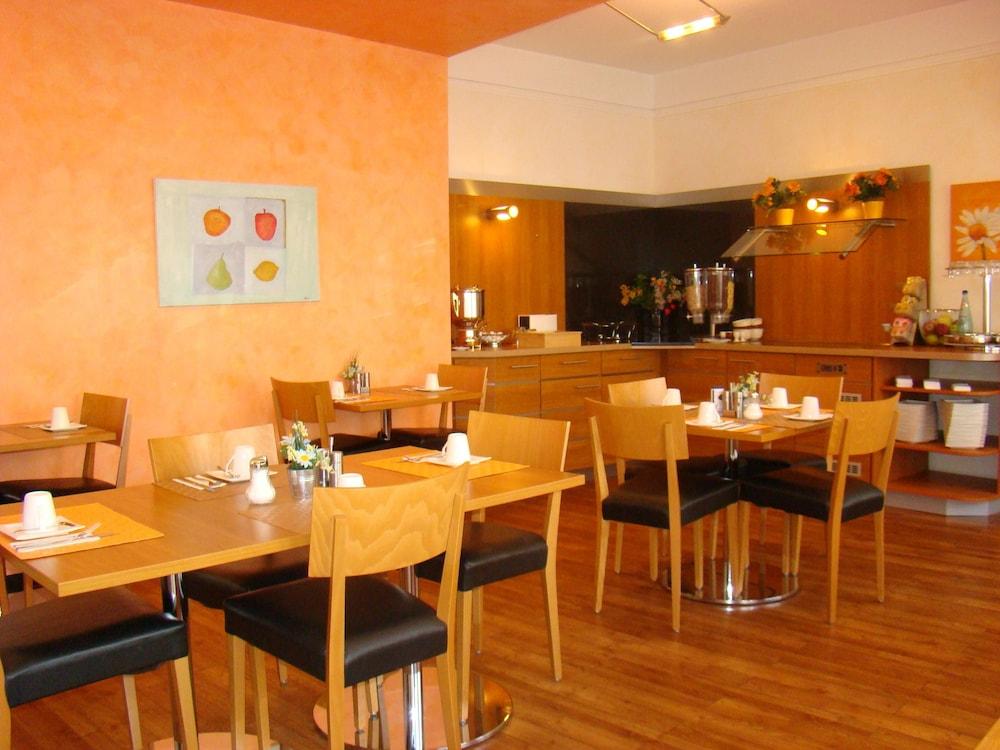 Senator Hotel Frankfurt am Main Bagian luar foto
